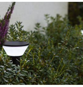 Pica led solar Lutec Karlo con sensor 6,8W negra