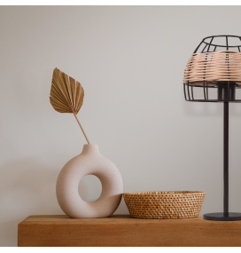 Lámpara de mesa Sotero negra y ratán