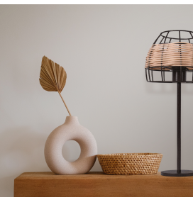 Lámpara de mesa Sotero negra y ratán