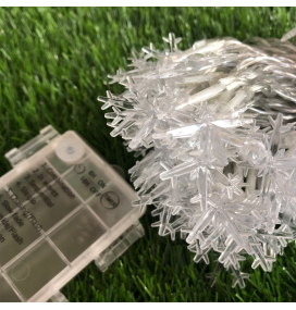 Guirnalda led con copos de nieve y estrellas a pilas 10m 6500K