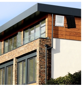 Foco proyector led solar 50W CCT con sensor de movimiento negro