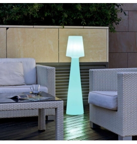 Lámpara LOLA 110 de Newgarden con batería recargable