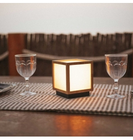 Farol solar portátil Newgarden Vega Lantern