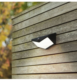 Aplique led solar Lutec Wings con sensor de movimiento negro 3,7W 5000K