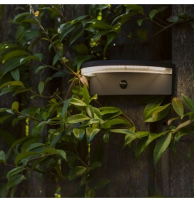 Aplique led solar Lutec Vyzor con sensor de movimiento gris oscuro 7W 4000K