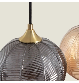 Lámpara colgante triple de cristal Kósima con base dorada