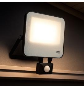 Foco proyector led 30W con sensor de movimiento y mando negro 4000K