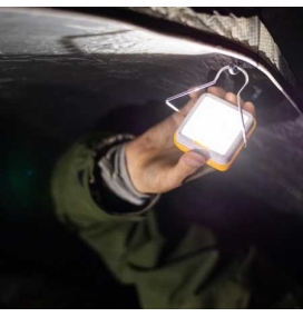 Lámpara portátil Solar Cube . Proyecto Light Humanity