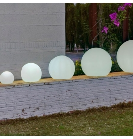 Bola iluminada Newgarden Buly 60 solar y batería recargable
