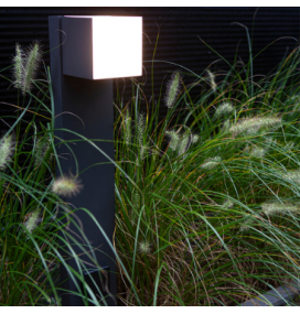 Baliza led Lutec Cuba con toma de corriente 12W